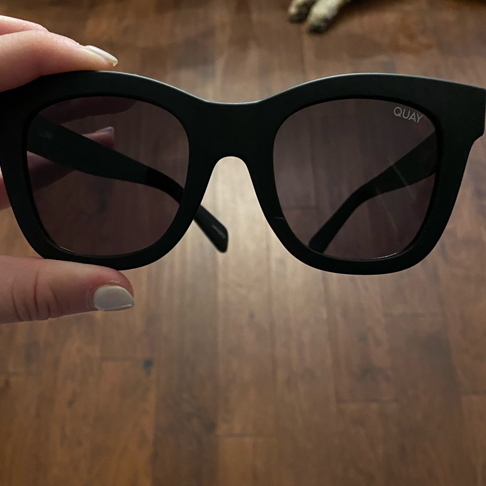QUAY sunglasses. - Picture 3 of 3